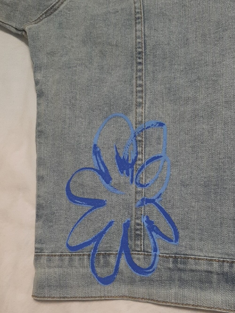 Forever 21 Size L Denim Jacket Painted Floral Abstract Design Vintage Worn Look - Picture 9 of 16
